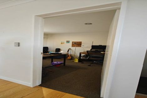 Photo of property in 31 Mandeville Place, Unsworth Heights, Auckland, 0632