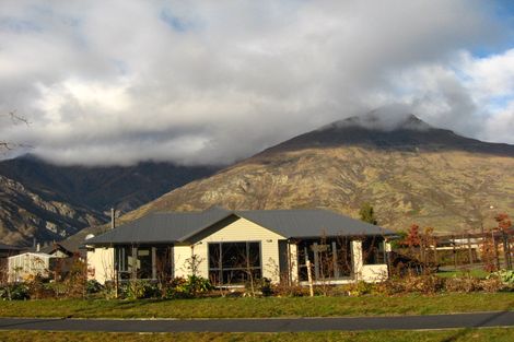 Photo of property in 1 Haddow's Place, Lake Hayes, Queenstown, 9304