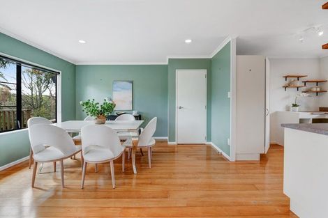 Photo of property in 2/20 Greta Place, Stanmore Bay, Whangaparaoa, 0932