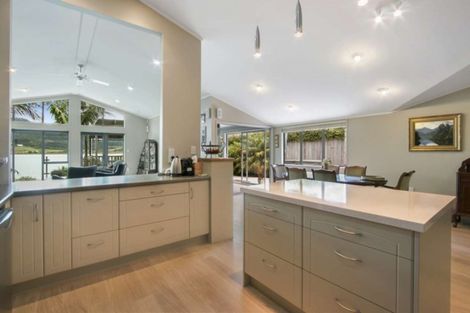 Photo of property in 25 Moana Drive, Mahia, 4198