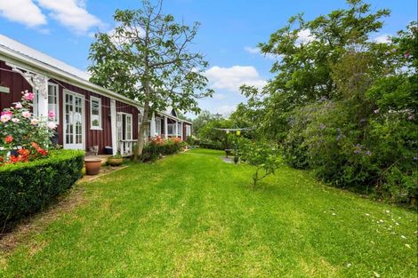 Photo of property in 98 Hanham Road, Kumeu, 0891