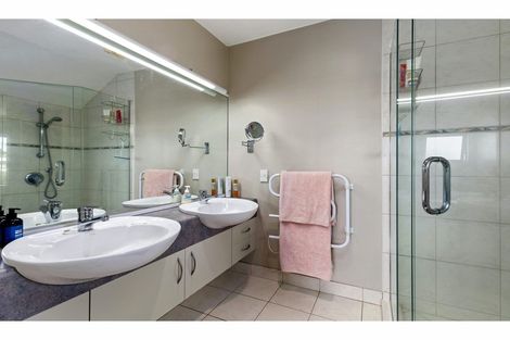 Photo of property in 127a Browns Bay Road, Browns Bay, Auckland, 0630