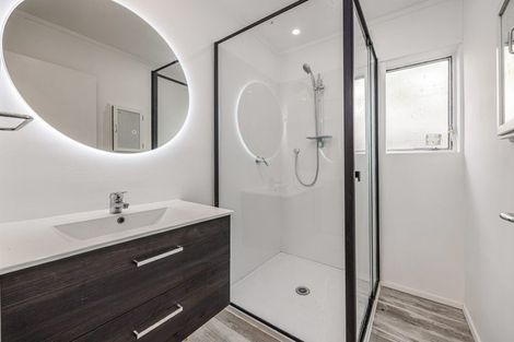 Photo of property in 2/51 Rimu Street, New Lynn, Auckland, 0600