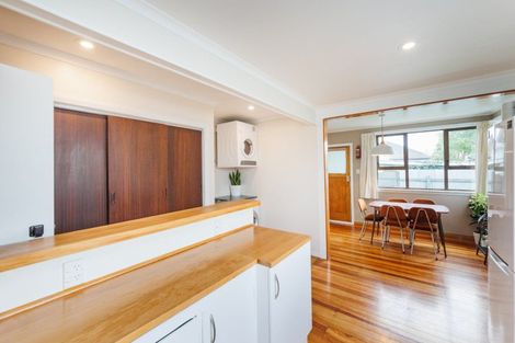 Photo of property in 11 Montrose Place, Takaro, Palmerston North, 4412