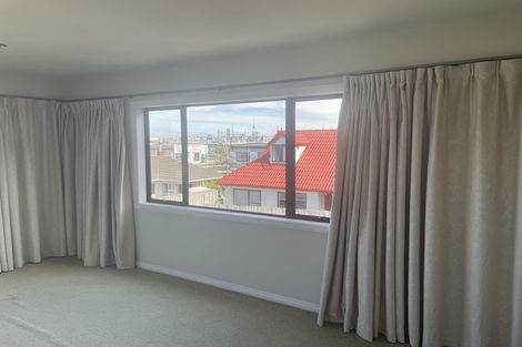 Photo of property in 2/28 Ngataringa Road, Devonport, Auckland, 0624