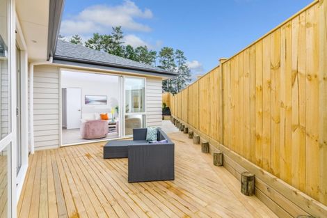 Photo of property in 8 Konoba Avenue, Kumeu, 0810