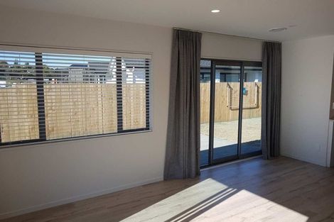 Photo of property in 117 Karepiro Drive, Stanmore Bay, Whangaparaoa, 0932