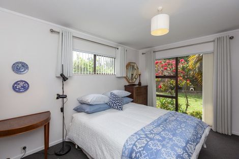 Photo of property in 15a Rosebank Grove, Waikanae, 5036