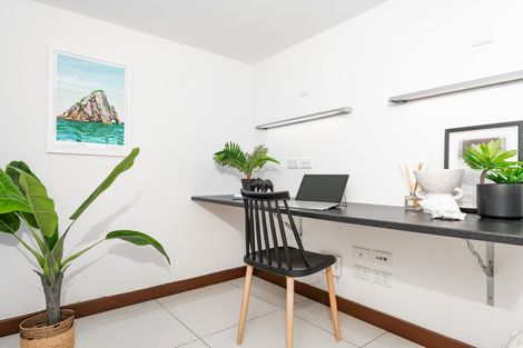 Photo of property in 41a Tamworth Crescent, Newlands, Wellington, 6037