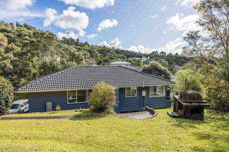 Photo of property in 38 Staincross Street, Green Bay, Auckland, 0604