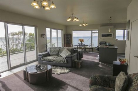 Photo of property in 86 Marine Parade, Bluff, 9814