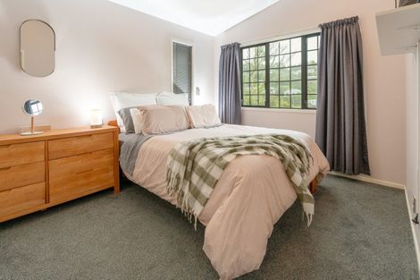 Photo of property in 154a Newlands Road, Newlands, Wellington, 6037