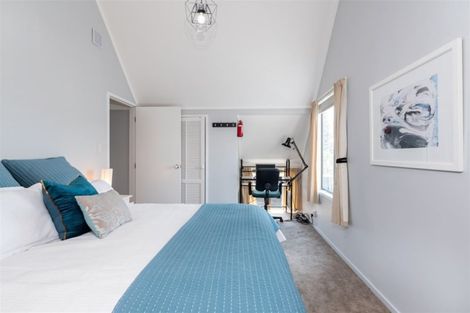 Photo of property in 2/8 Shakespeare Road, Milford, Auckland, 0620