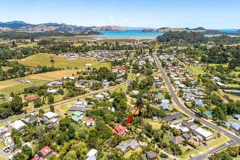 Photo of property in 2 Oxford Terrace, Coromandel, 3506
