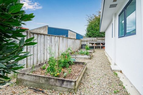 Photo of property in 18 Robert Grove, Paraparaumu, 5032