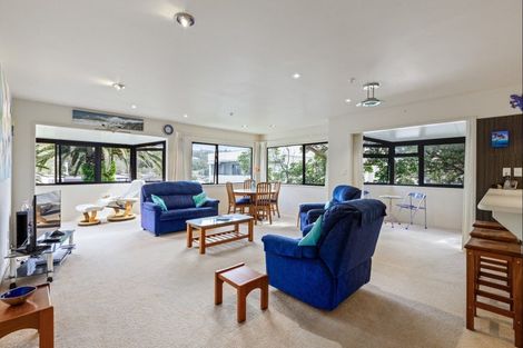 Photo of property in 15f Puriri Avenue, Orewa, 0931