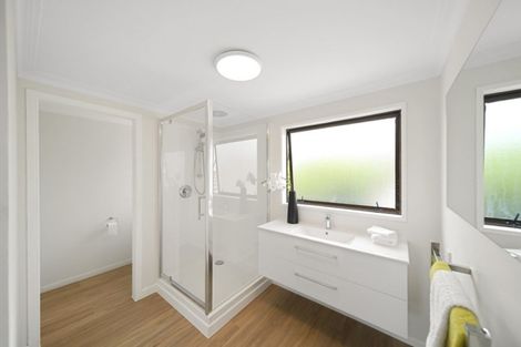 Photo of property in 33 William Bryan Drive, Half Moon Bay, Auckland, 2012