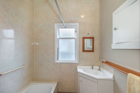 Photo of property in 13 Winchester Street, Levin, 5510