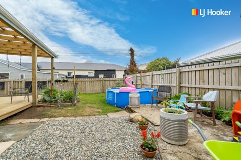 Photo of property in 17 Wesley Street, South Dunedin, Dunedin, 9012