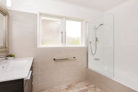 Photo of property in 44 Rimutaka Place, Titirangi, Auckland, 0604