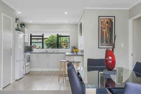 Photo of property in 2/10 Pinewood Grove, Botany Downs, Auckland, 2010