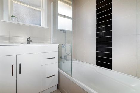 Photo of property in 87a Kawaha Point Road, Kawaha Point, Rotorua, 3010