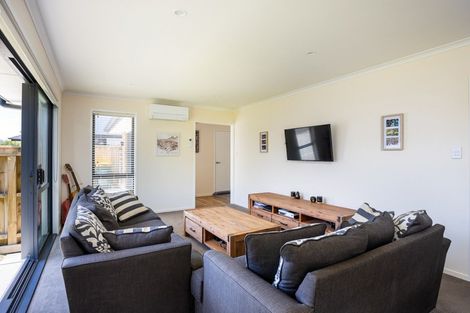 Photo of property in 15 Nukuroa Close, Waitara, 4320