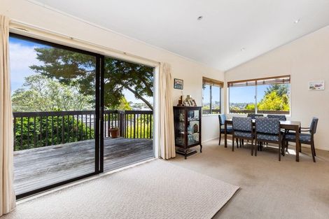 Photo of property in 10 Tusac Place, Totara Vale, Auckland, 0627