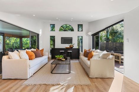 Photo of property in 6 Birchwood Grove, Greenhithe, Auckland, 0632