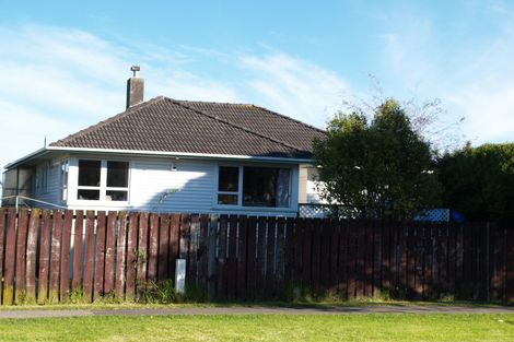 Photo of property in 33 Paparoa Road, Cockle Bay, Auckland, 2014