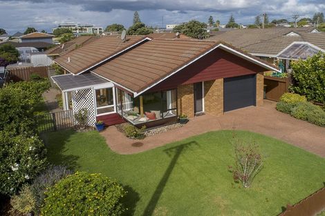 Photo of property in 29 Edward Avenue, Orewa, 0931