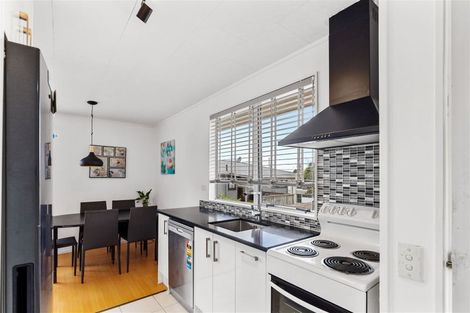 Photo of property in 2/146a Don Buck Road, Massey, Auckland, 0614