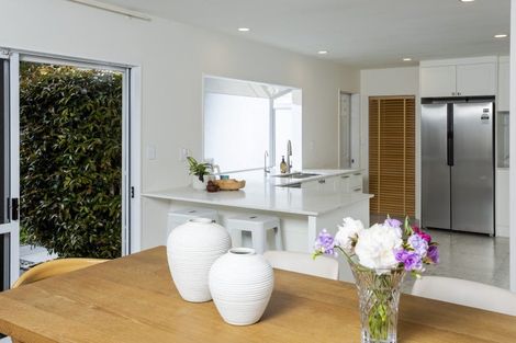 Photo of property in 30 Bernard Magnus Lane, Greenhithe, Auckland, 0632