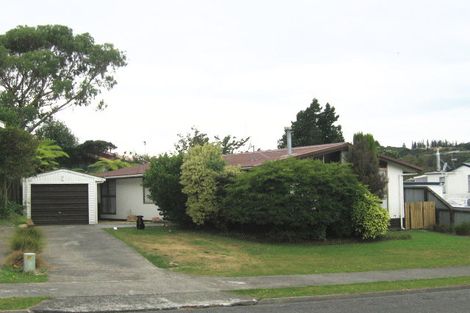 Photo of property in 42 Aniseed Grove, Timberlea, Upper Hutt, 5018