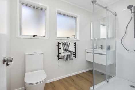 Photo of property in 2/9a De Val Drive, Titirangi, Auckland, 0604