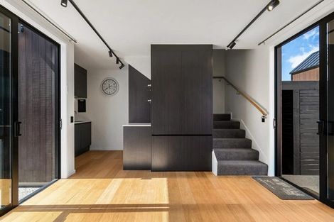 Photo of property in 10 Casterway Crescent, Jacks Point, 9371