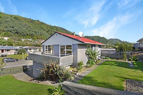 Photo of property in 103 Waikawa Road, Picton, 7220