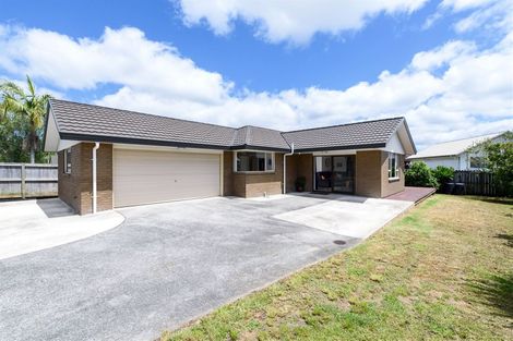 Photo of property in 8 Woodbank Drive, Glen Eden, Auckland, 0602