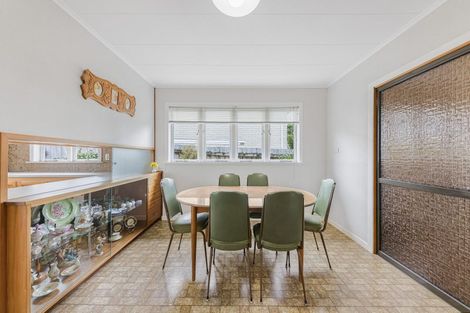 Photo of property in 5 Valron Road, Te Atatu South, Auckland, 0602