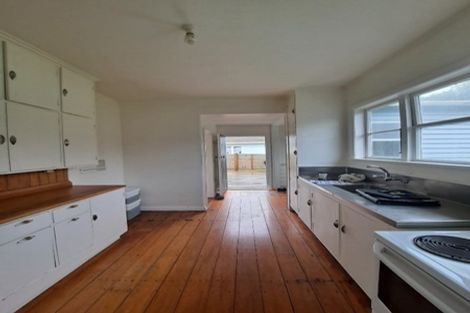 Photo of property in 35 Somerset Street, Brooklands, New Plymouth, 4310