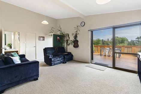Photo of property in 100 Heta Road, Highlands Park, New Plymouth, 4312