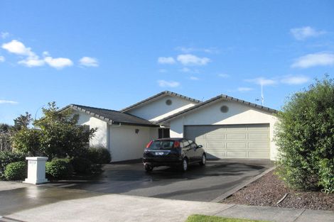 Photo of property in 1 Chatswood Place, Rototuna, Hamilton, 3210