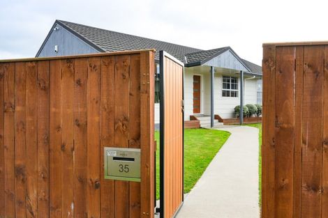 Photo of property in 35 Hillcrest Drive, Kelvin Grove, Palmerston North, 4414