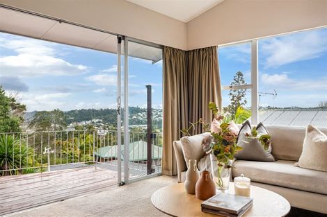 Photo of property in 358 Glenfield Road, Glenfield, Auckland, 0629