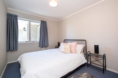 Photo of property in 37 James Cook Street, Havelock North, 4130