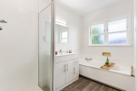 Photo of property in 30 Bassett Road, Johnsonville, Wellington, 6037