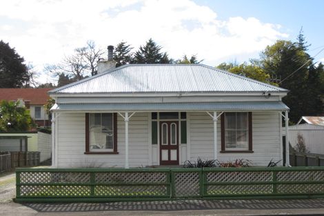 Photo of property in 18 Waverley Street, Waipawa, 4210