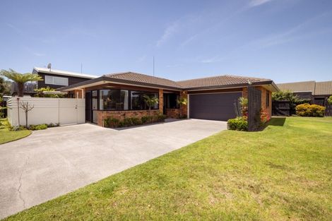 Photo of property in 16 Pacific View Road, Papamoa Beach, Papamoa, 3118