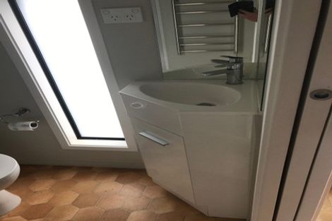 Photo of property in 38 Tree View Avenue, Glenfield, Auckland, 0629