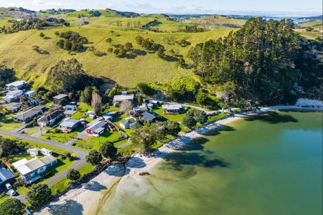 Photo of property in 6 The Strand, Whakapirau, Maungaturoto, 0583